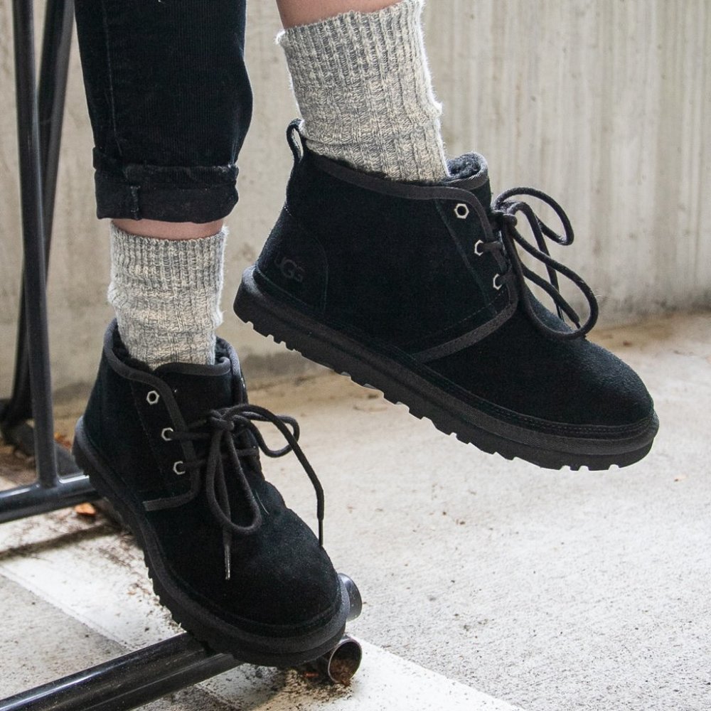 UGG Women Neumel Chukka Black Boots US Size 9.5 *Gently used*